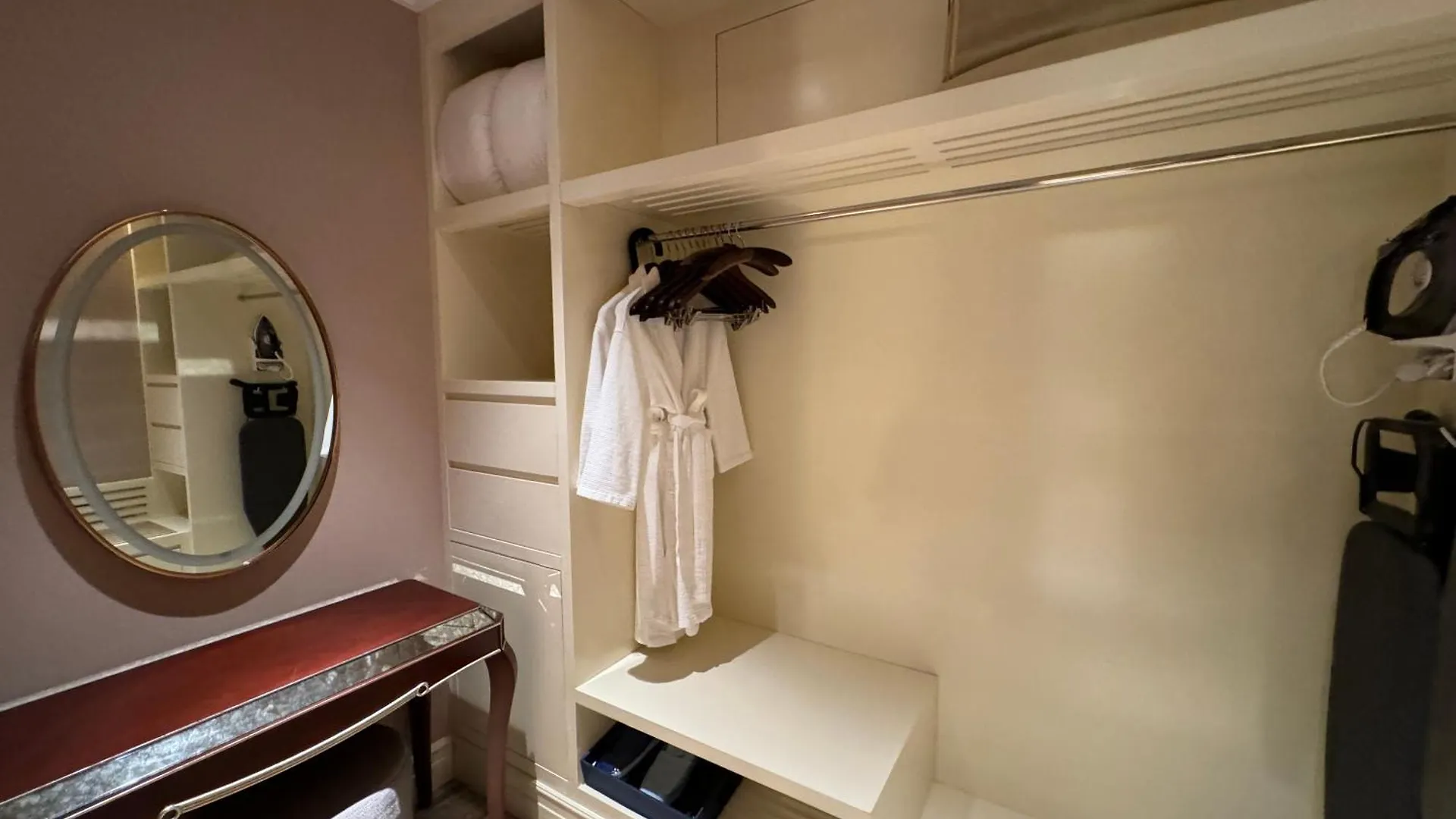 Hotel Radisson Blu Forest Manor Shanghai Hongqiao - Near Necc